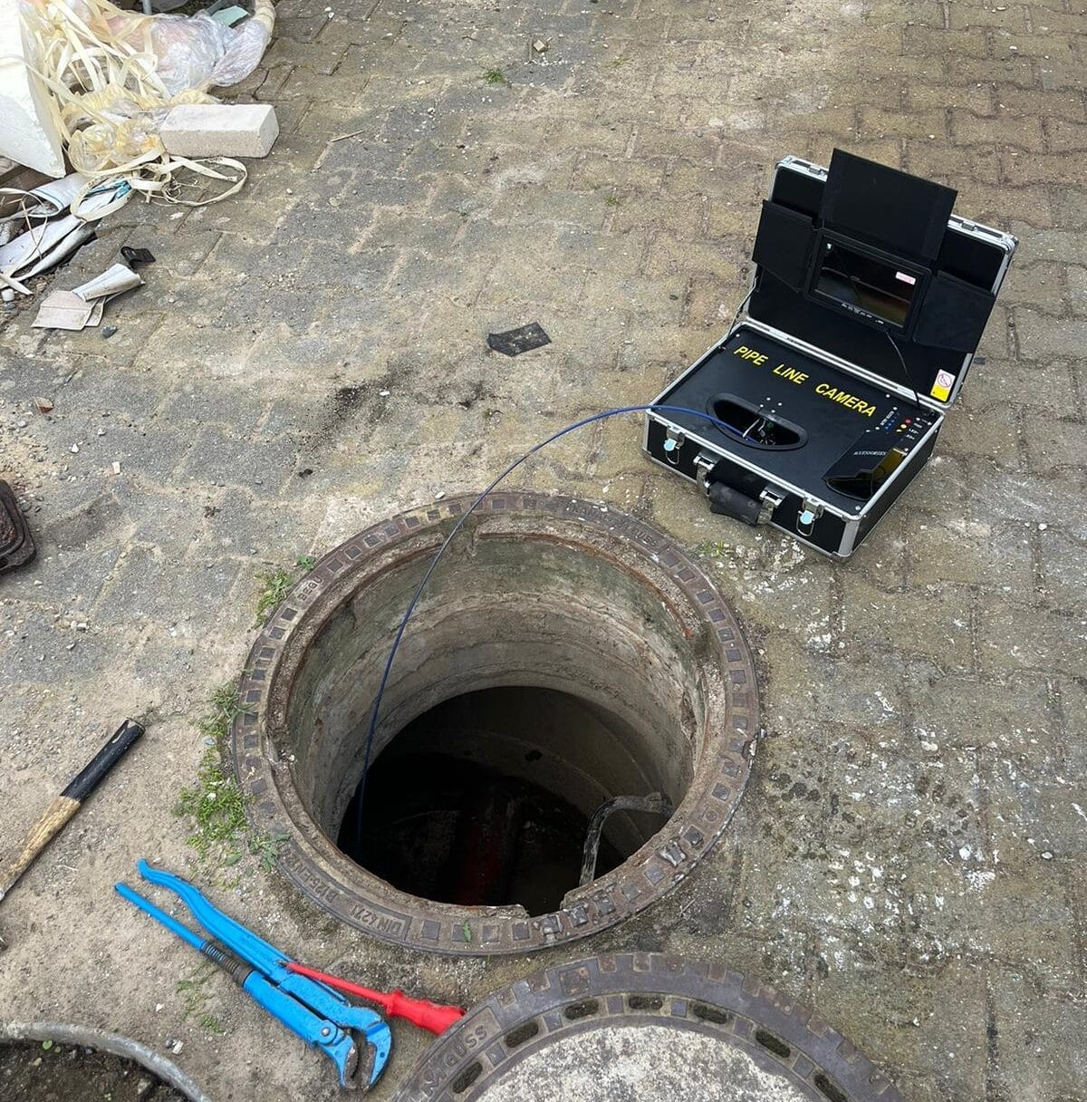 Team bei Kamerabefahrung Düsseldorf